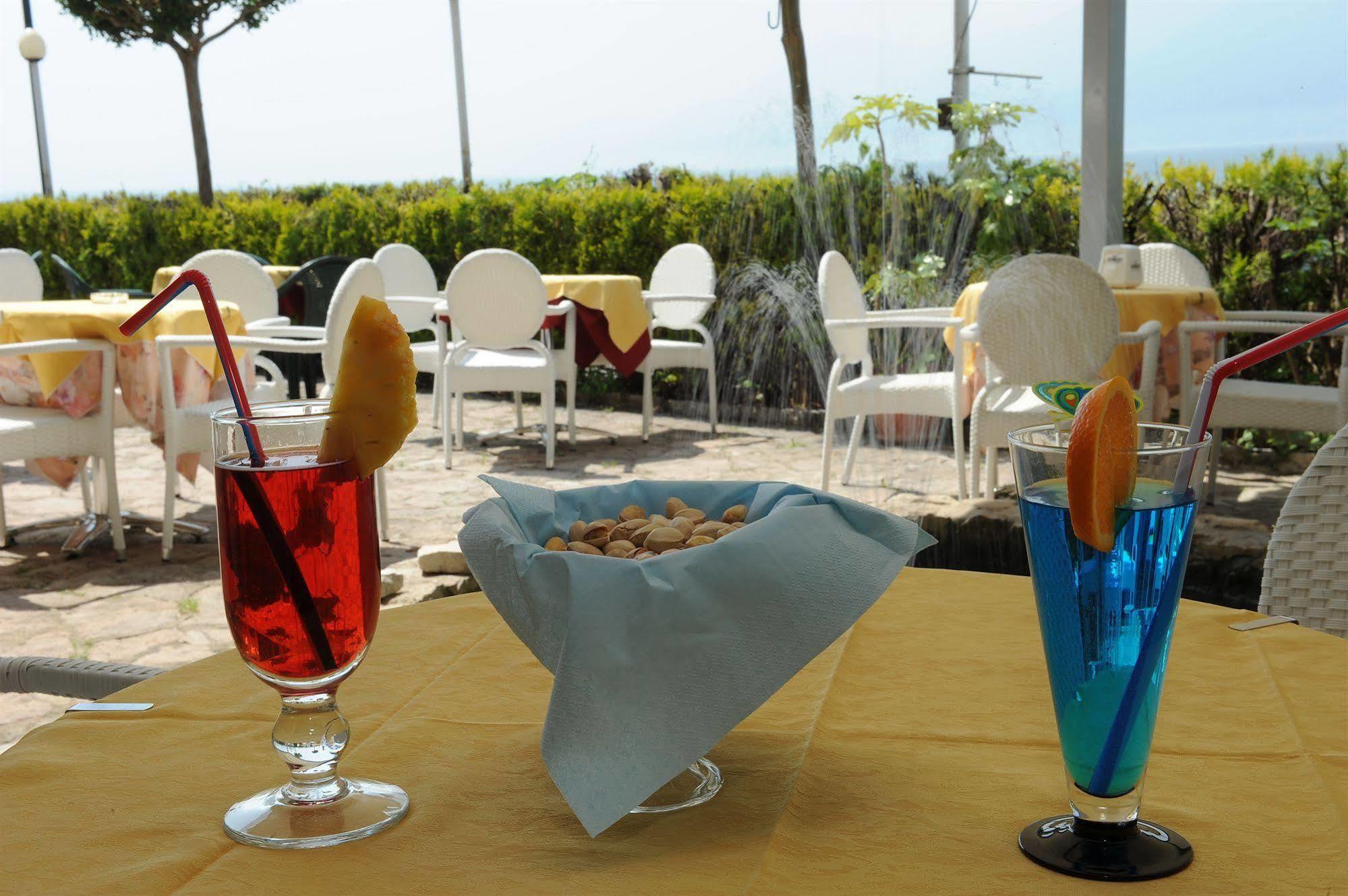 Hotel Caribe - Garda Lake Collection Бренцоне-суль-Гарда Екстер'єр фото