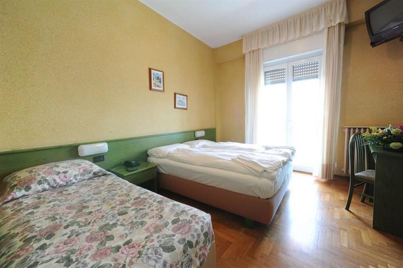Hotel Caribe - Garda Lake Collection Бренцоне-суль-Гарда Екстер'єр фото